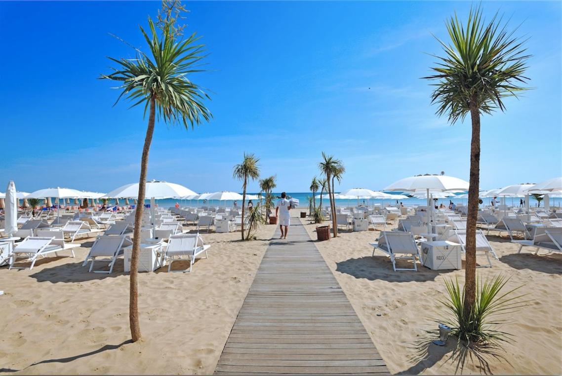 Excelsior Hotel, Spa & Lido Песаро Екстериор снимка